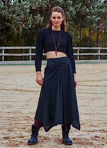 Biye Detaylı Asimetrik Kesimli Siyah Kloş Etek 1664