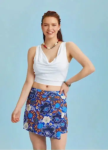 Kruvaze Ön Detaylı Mavi Desenli Şort Etek 6334